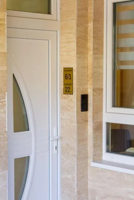 Apartment Trio Loft On The Boulevard With Ac By Nw Budapest